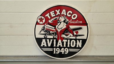 Lot 187 - WOODEN HAND PAINTED TEXACO AVIATION SIGN 23" DIA