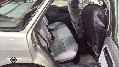 Lot 76 - 1993 FORD SIERRA AZURA