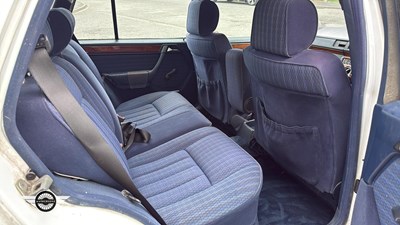 Lot 878 - 1991 MERCEDES 200TE