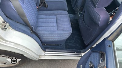 Lot 878 - 1991 MERCEDES 200TE