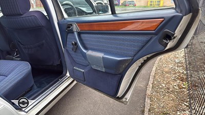 Lot 878 - 1991 MERCEDES 200TE