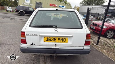Lot 878 - 1991 MERCEDES 200TE