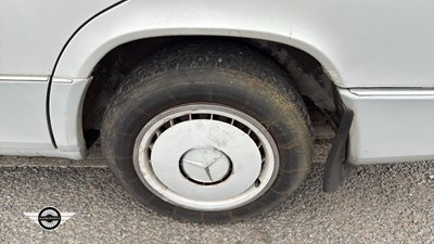 Lot 878 - 1991 MERCEDES 200TE