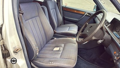 Lot 878 - 1991 MERCEDES 200TE