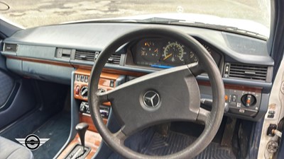 Lot 878 - 1991 MERCEDES 200TE