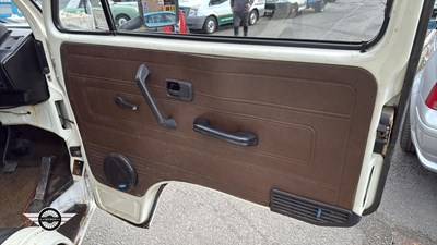 Lot 156 - 1985 VOLKSWAGEN CARAVELLE 78PS