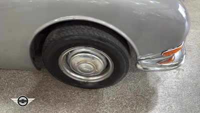 Lot 132 - 1966 JAGUAR S TYPE