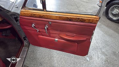 Lot 132 - 1966 JAGUAR S TYPE