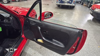 Lot 120 - 1998 MAZDA MX-5