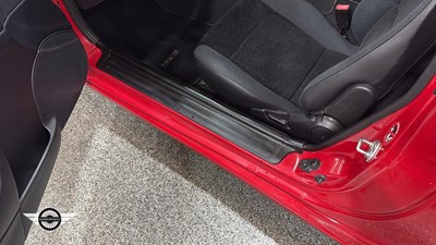Lot 120 - 1998 MAZDA MX-5