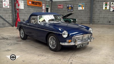 Lot 232 - 1972 MG B