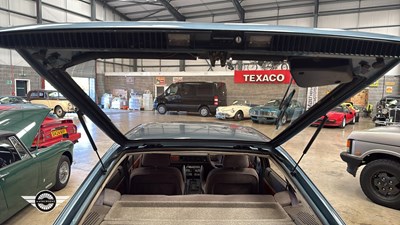 Lot 280 - 1985 ROVER 3500 VANDEN PLAS EFI AUTO