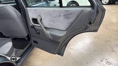 Lot 282 - 1988 FORD ORION GHIA I