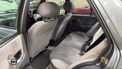 Lot 282 - 1988 FORD ORION GHIA I