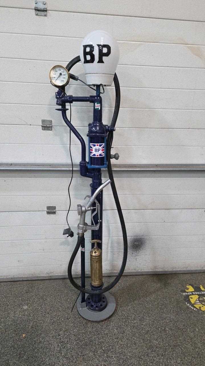 Lot 43 - VINTAGE STYLE BP PUMP WITH LIGHT