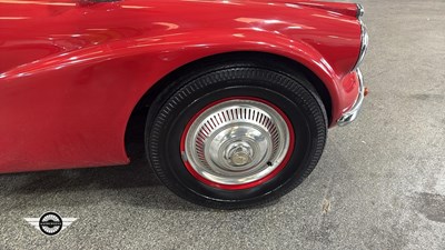 Lot 830 - 1961 DAIMLER SP 250