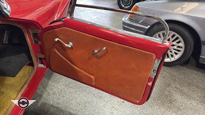 Lot 830 - 1961 DAIMLER SP 250