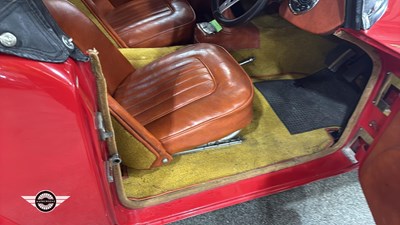 Lot 830 - 1961 DAIMLER SP 250