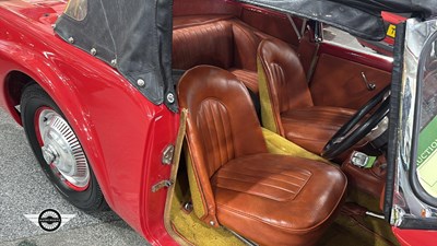 Lot 830 - 1961 DAIMLER SP 250