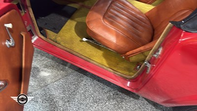 Lot 830 - 1961 DAIMLER SP 250