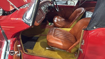 Lot 830 - 1961 DAIMLER SP 250