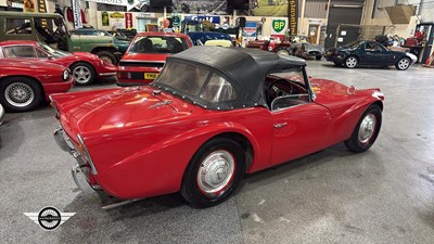 Lot 830 - 1961 DAIMLER SP 250