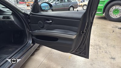 Lot 614 - 2007 BMW 330I SE TOURING AUTO