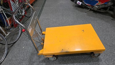 Lot 787 - 500KG HYDRAULIC TROLLEY