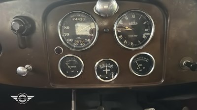 Lot 824 - 1933 VAUXHALL