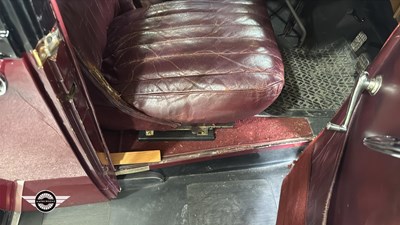 Lot 824 - 1933 VAUXHALL