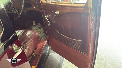 Lot 824 - 1933 VAUXHALL