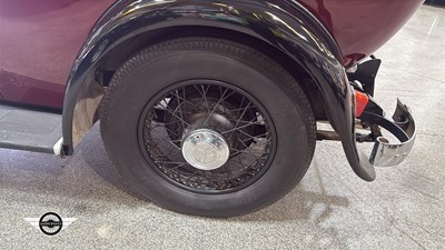 Lot 824 - 1933 VAUXHALL
