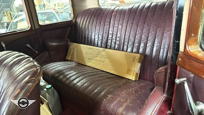 Lot 824 - 1933 VAUXHALL