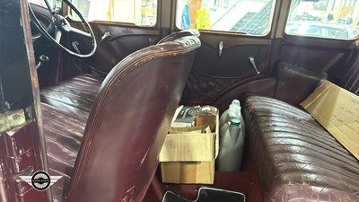 Lot 824 - 1933 VAUXHALL