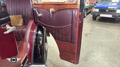 Lot 824 - 1933 VAUXHALL