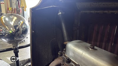 Lot 824 - 1933 VAUXHALL