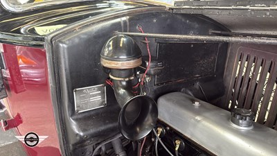 Lot 824 - 1933 VAUXHALL