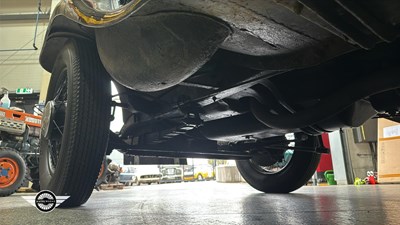 Lot 824 - 1933 VAUXHALL