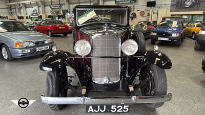 Lot 824 - 1933 VAUXHALL