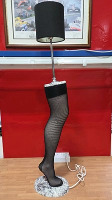Lot 887 - NOVELTY LADIES STOCKING POINT OF SALE LAMP