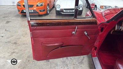 Lot 516 - 1966 JAGUAR 3.4/340