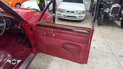 Lot 516 - 1966 JAGUAR 3.4/340