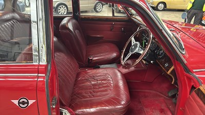 Lot 516 - 1966 JAGUAR 3.4/340