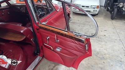 Lot 516 - 1966 JAGUAR 3.4/340