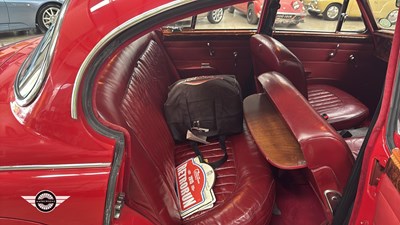 Lot 516 - 1966 JAGUAR 3.4/340