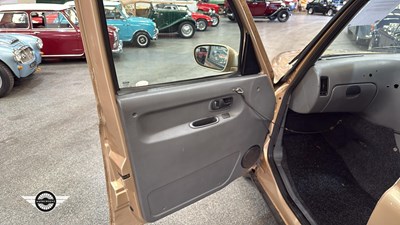 Lot 856 - 2002 LONDON TAXIS INT TXII SILVER AUTO