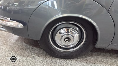 Lot 716 - 1968 DAIMLER V8 250