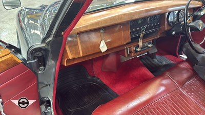 Lot 716 - 1968 DAIMLER V8 250