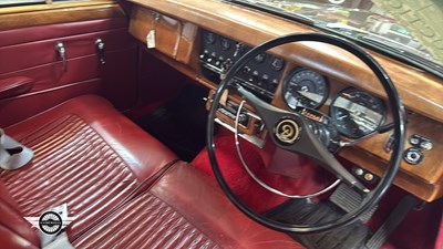 Lot 716 - 1968 DAIMLER V8 250