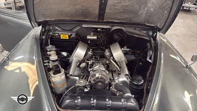 Lot 716 - 1968 DAIMLER V8 250